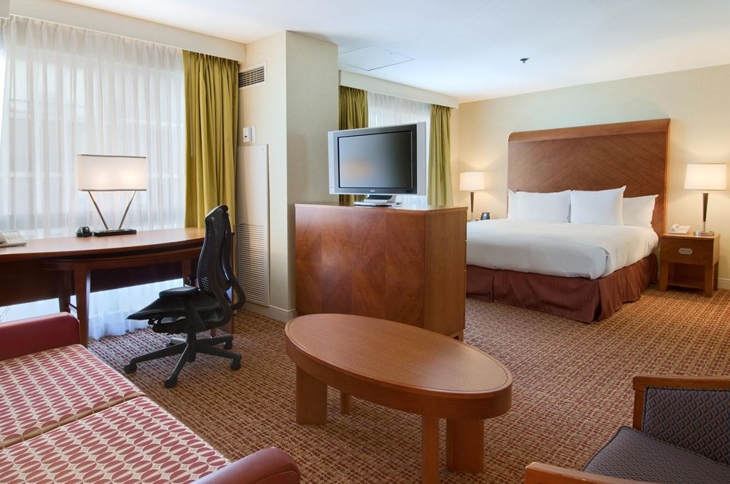 Hilton Chicago Magnificent Mile Suites Room photo
